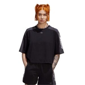 adidas Originals Cropped Regular Fit Crew Neck T-Shirt in Black